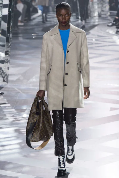 Look 19